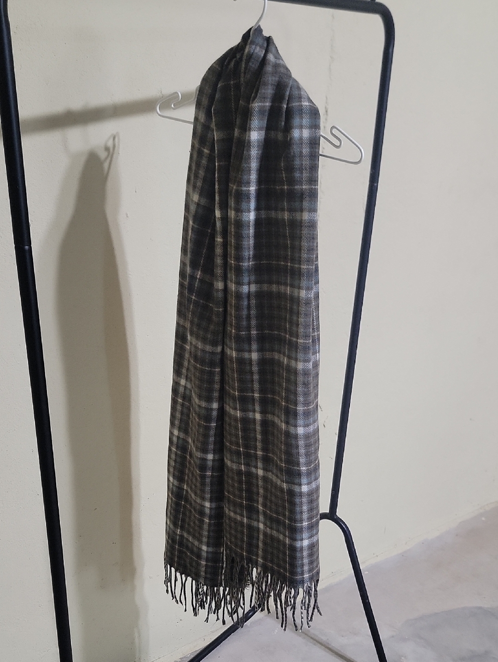 Mng Mango Women’s Or Mens Plaid Fringe Scarf - Gray Plaid